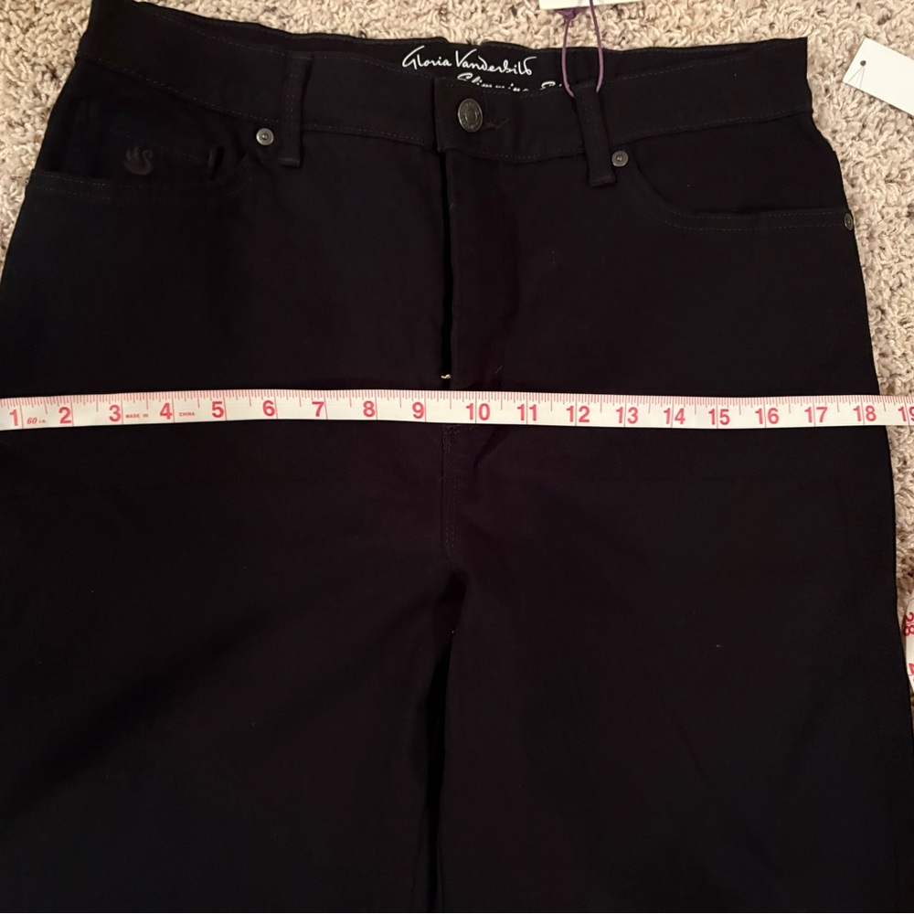 Gloria Vanderbilt Black Capris - Picture 4 of 8